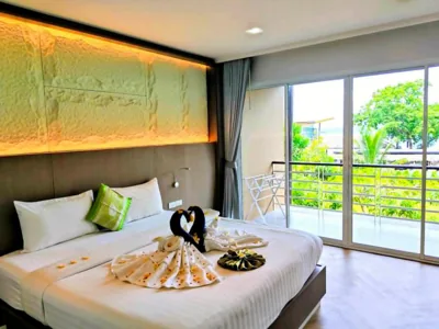 Deluxe Double Room with Balcony — Phi Phi Rimlay Resort